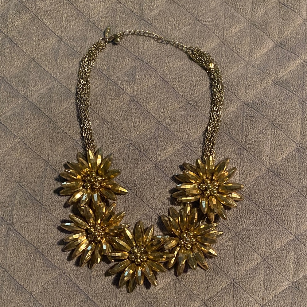 💕Dazzling Natasha Gold Floral Necklace💕